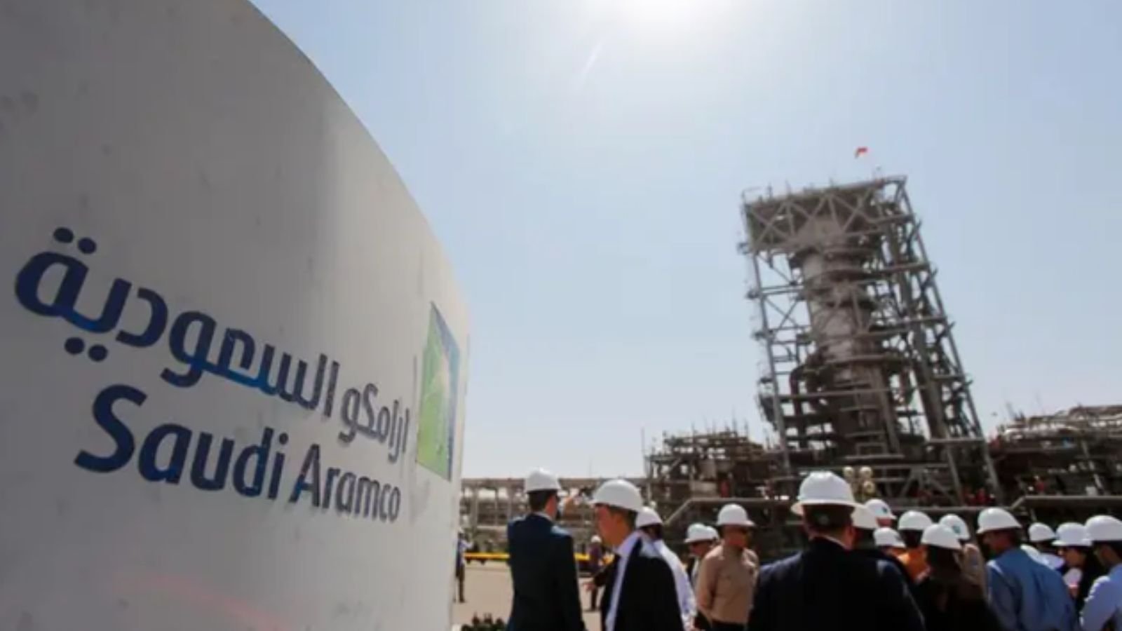 You are currently viewing Saudi Aramco Sweetens the Deal: $1 Billion Incentive Package for Employees Ahead of IPO